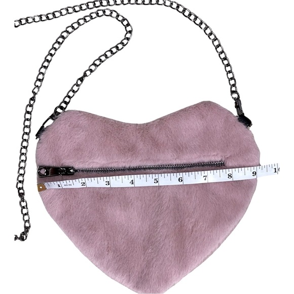 Claudia Canova fur heart crossbody handbag in powder pink chain strap - Picture 4 of 7